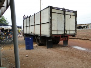 Camion de transport des équipements pour Dogoro