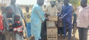 Pose de la première pierre par Ténémakan Keita