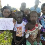 Les eleves de Krikrou souhaitent la bienvenue a 2AEFE et aux autorites scolaires de Siby et Kati