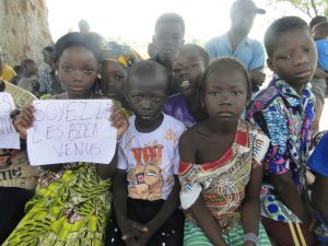 Les eleves de Krikrou souhaitent la bienvenue a 2AEFE et aux autorites scolaires de Siby et Kati